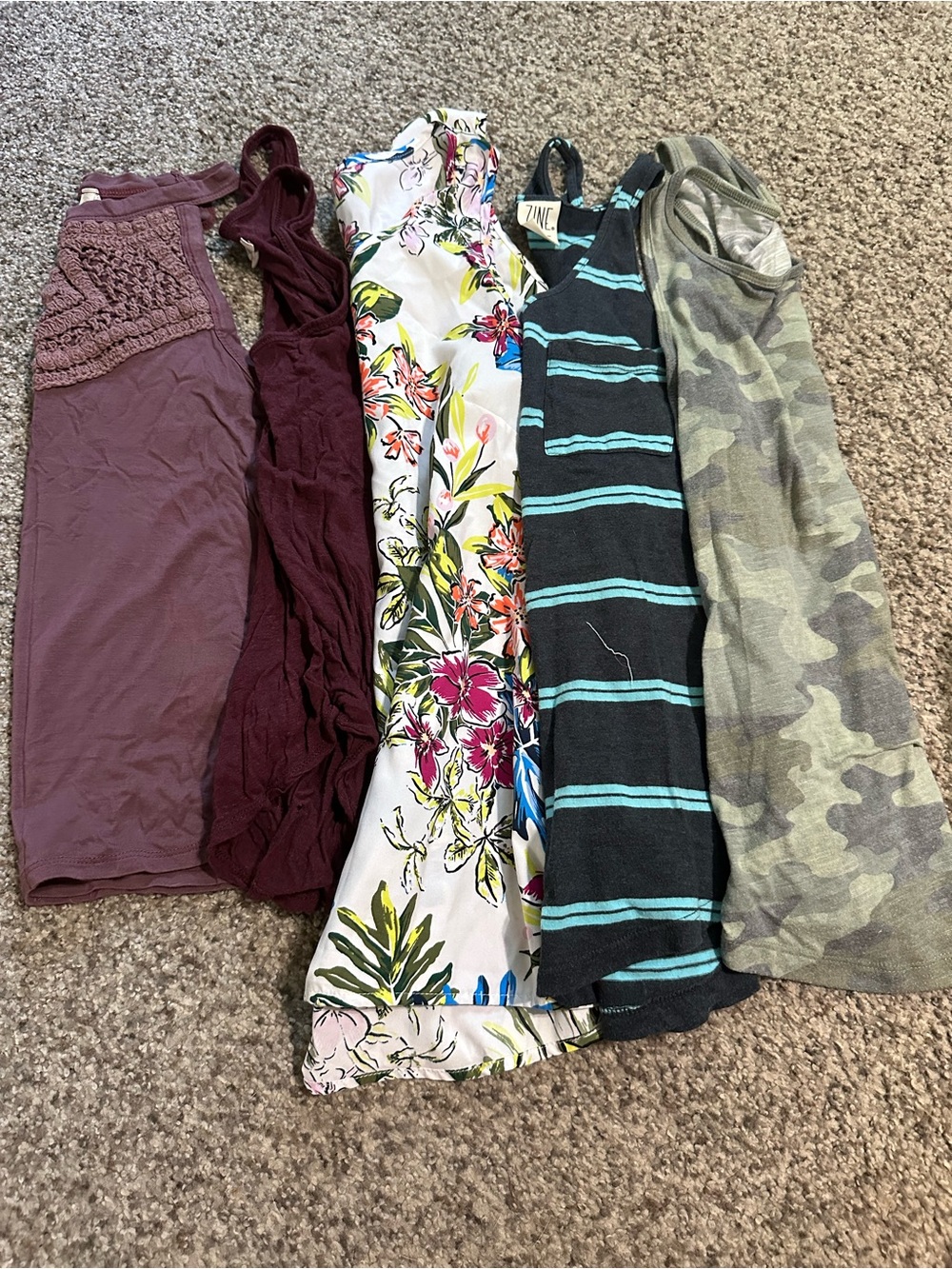 Many different tanks! - Picture 3 of 4